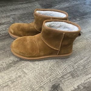 Kookaburra by Ugg ankle boots size 7